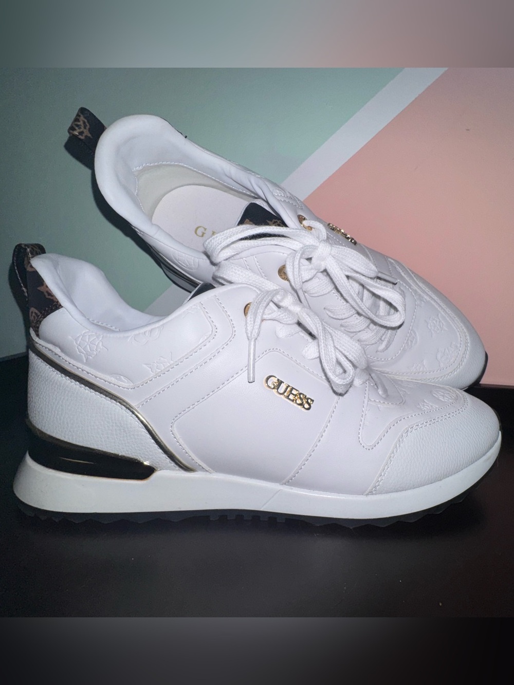 GUESS Kadlin Jogger White Gold Logo Sneakers Size 11